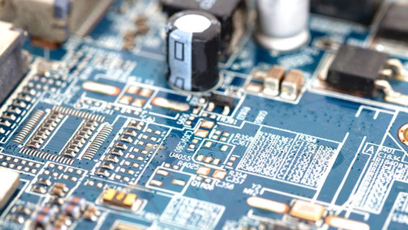 PCB打样工艺流程中的钻孔步骤详解